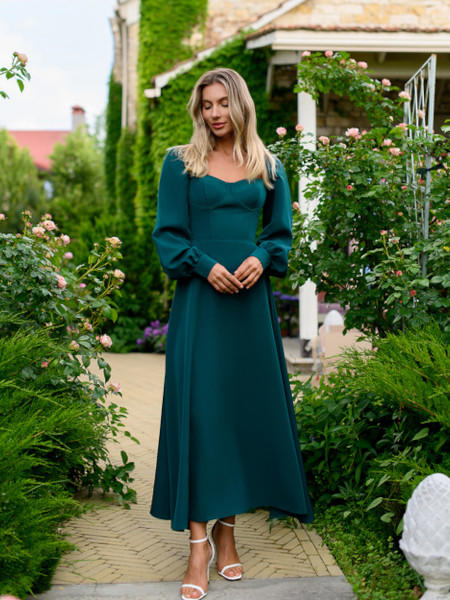 Elegancka zielona sukienka maxi z długim rękawem – idealna na wesele