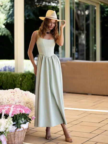Elegancka sukienka midi Serena na ramiączkach – rozkloszowana sukienka w kolorze szałwiowym