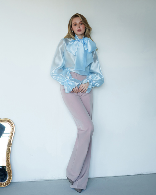 Elegante gerade Hose aus Puderstoff 