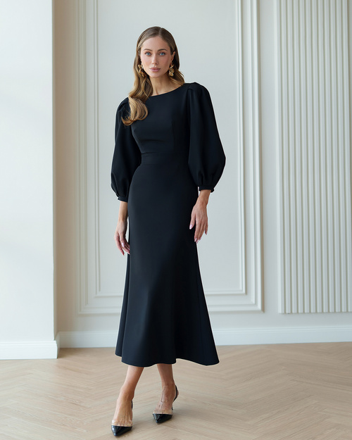 Schwarzes ausgestelltes Midikleid mit Büffeln 