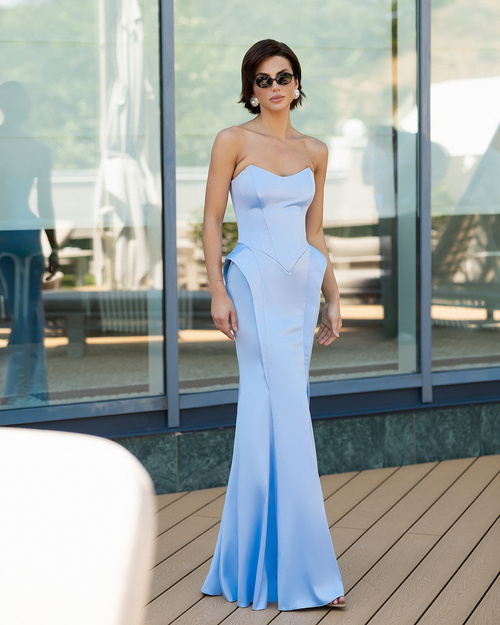 Raja Midikleid aus Satin mit offenem Rücken und Schleife - pistazienfarben 