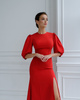 Rotes Midikleid mit Schlitz 