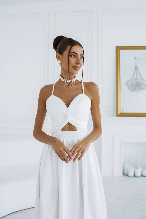 Trägerloses Kleid mit Schlitz in Weiß