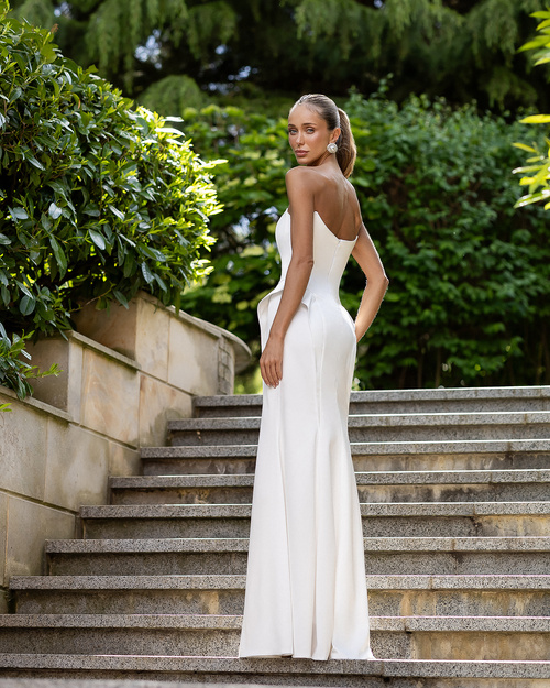 Raja Midikleid aus Satin mit offenem Rücken und Schleife - pistazienfarben