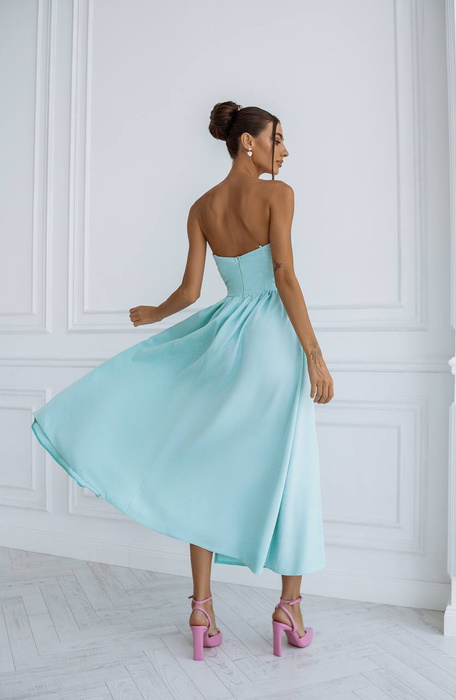 Trägerloses Kleid mit Schlitz in Blau