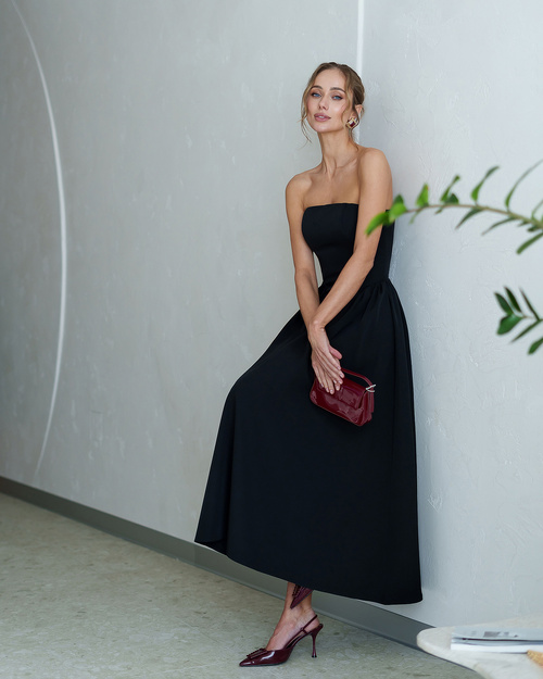 Sukienka bez ramiączek – elegancka sukienka na wesele i wyjątkowe okazje czarna