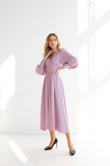 Midikleid mit Zierknöpfen puderblau