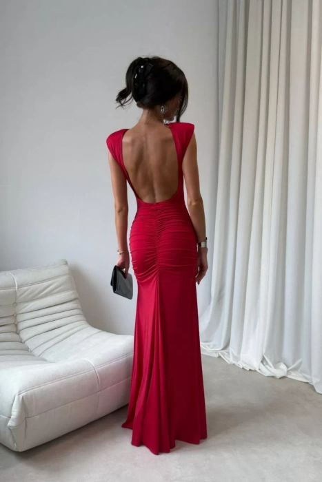 Blaues, ausgestelltes Midikleid mit kurzen Puffärmeln.