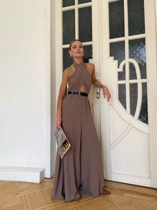 Kombinezon damski maxi mokka z wiązaniem na szyi – elegancki fason oversize 