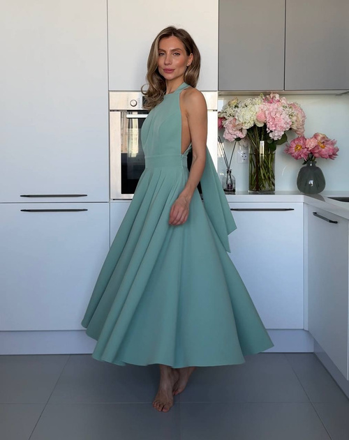 Elegantes, ärmelloses, ausgestelltes Midikleid mit Schnürung im Rücken - Salbei