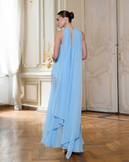 Blaues Korsettkleid mit Schal und Tüllrock