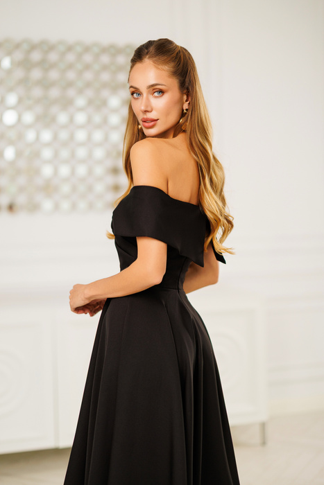 Carmen Kleid mit mittellangem Trapezausschnitt aus hochwertigem Anzugstoff schwarz