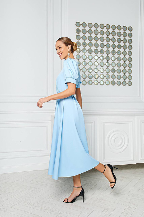 Blaues ausgestelltes Midikleid mit Knöpfen