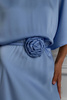 Sukienka Rose – elegancka sukienka midi z ozdobną różą niebieska| Baby Blue