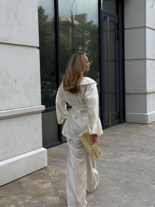Schwarzes ausgestelltes Minikleid von Vanessa mit Puffärmeln