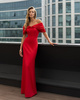 Elegancka wieczorowa maxi sukienka z odkrytymi ramionami czerwona