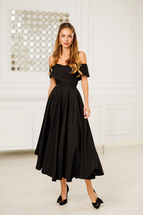 Carmen Kleid mit mittellangem Trapezausschnitt aus hochwertigem Anzugstoff schwarz