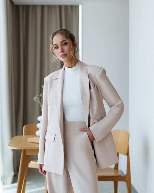 Dreiteiliger Damenanzug - ecru