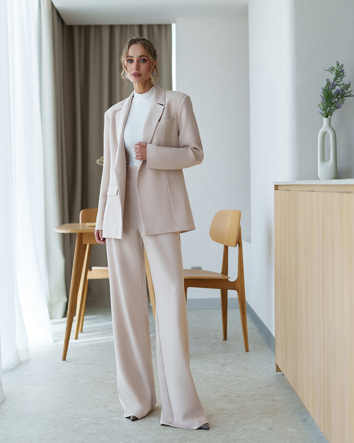 Dreiteiliger Damenanzug - ecru