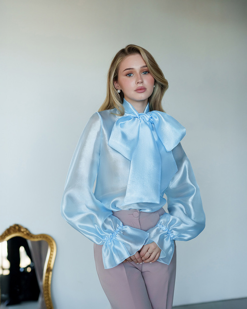 Elegante gerade Hose aus Puderstoff