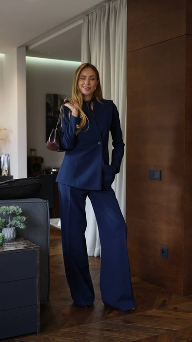 Damski granatowy garnitur premium – elegancki komplet ze spodniami wide leg