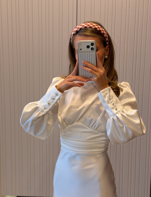 Elegancka sukienka midi z odkrytymi plecami Raja biała 