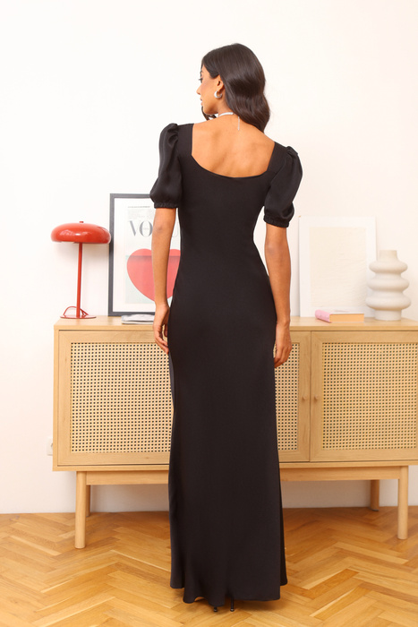 Elegancka czarna sukienka maxi z krótkim rękawem