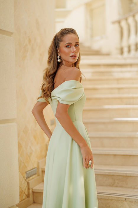 Ausgestelltes Kleid mit offenen Schultern - olivgrün