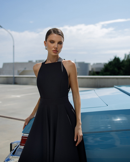 Elegantes, ärmelloses, ausgestelltes Midikleid mit Schnürung im Rücken - schwarz