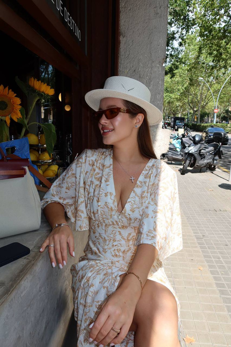 Elegantes schwarzes trägerloses Midikleid mit Rüschenbesatz