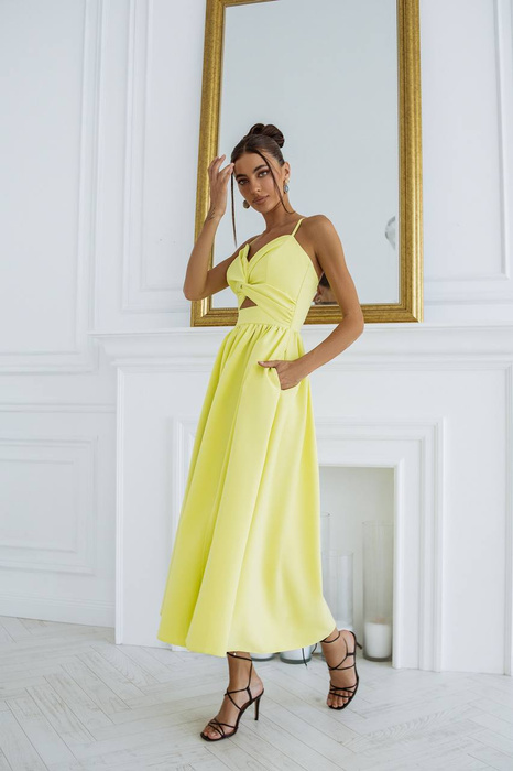 Trägerloses Kleid mit Schlitz in Lindgrün