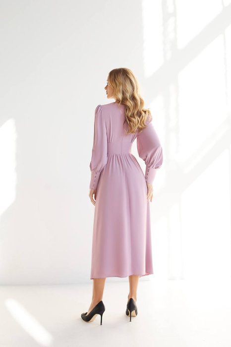 Midikleid mit Zierknöpfen puderblau