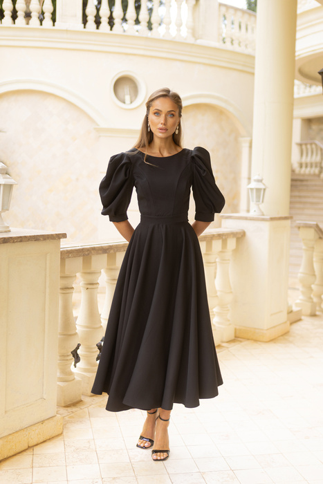 Sukienka midi z bufiastymi rękawami – elegancka czerń