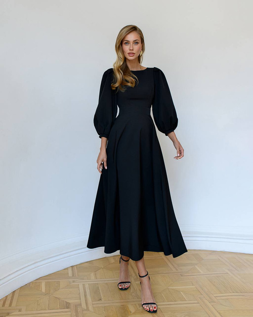Elegancka rozkloszowana sukienka midi z bufiastymi rękawami zawiązywana na kokardę w kolorze czarnym