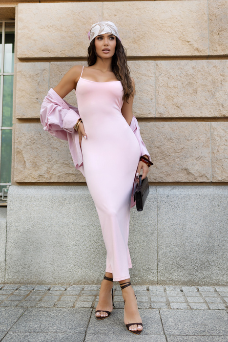 Elegantes schwarzes trägerloses Midikleid mit Rüschenbesatz
