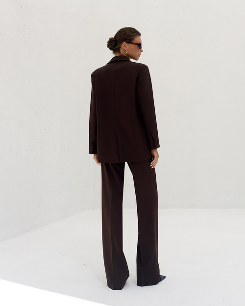 Braunes Damenanzug-Set