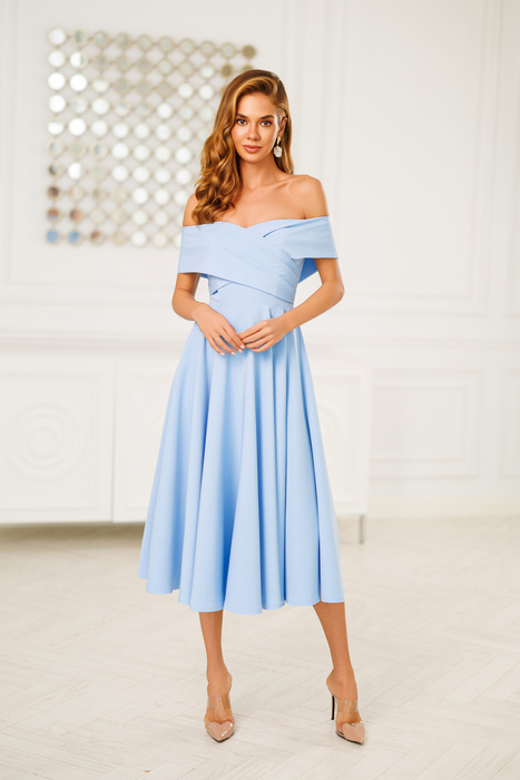 Carmen Kleid mit mittellangem Trapezausschnitt aus blauem Premium-Stoff