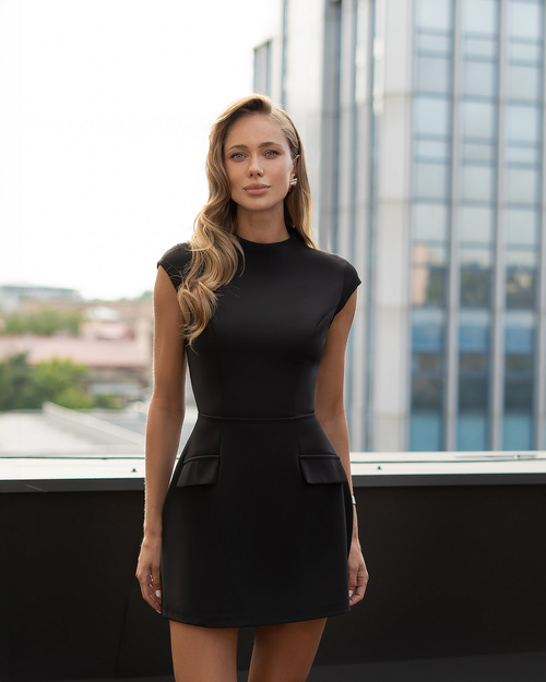 Schwarzes ausgestelltes Midikleid mit Büffeln