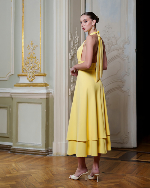 Elegancka rozkloszowana sukienka midi z podwójną  falbaną  - żółty  
