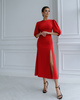 Rotes Midikleid mit Schlitz 