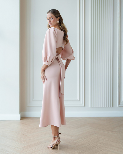 Beigefarbenes ausgestelltes Midikleid mit Büffeln 