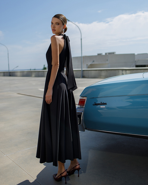 Elegantes, ärmelloses, ausgestelltes Midikleid mit Schnürung im Rücken - schwarz