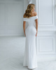 Elegantes Maxikleid mit offenen Schultern und Schlitz in Weiß