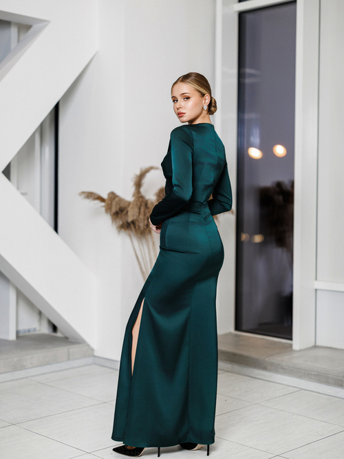 Elegantes schwarzes trägerloses Midikleid mit Rüschenbesatz