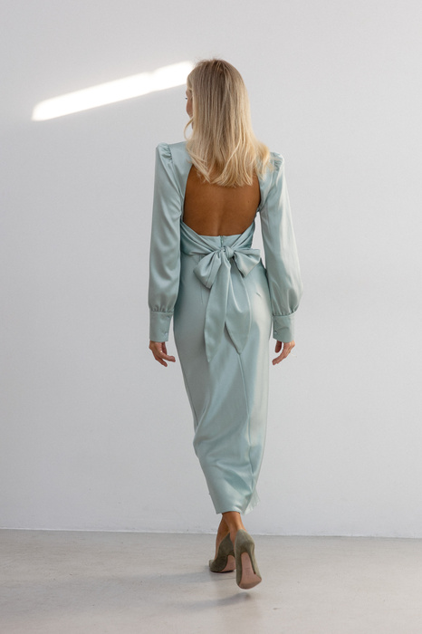 Raja Midikleid aus Satin mit offenem Rücken und Schleife - pistazienfarben