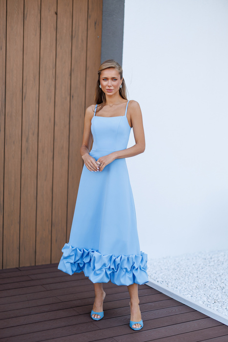 Elegantes schwarzes trägerloses Midikleid mit Rüschenbesatz