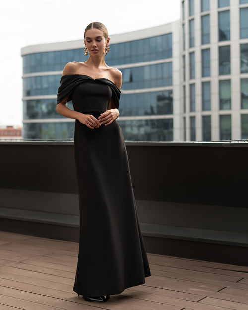 Elegancka maxi sukienka z odkrytymi ramionami czarna