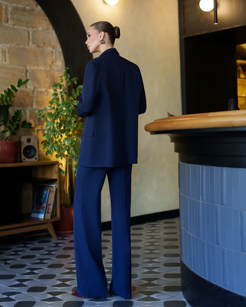 Marineblauer dreiteiliger Damenanzug