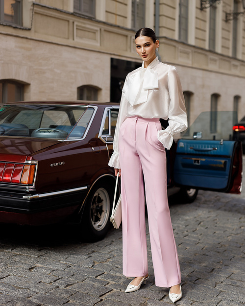 Eleganckie proste spodnie materiałowe pudrowe