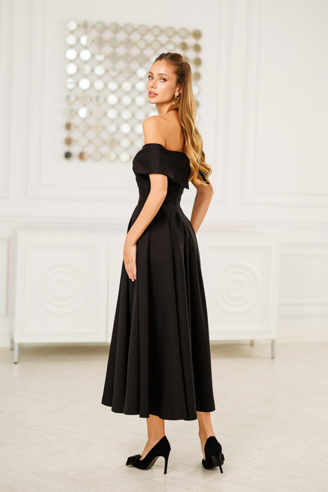 Carmen Kleid mit mittellangem Trapezausschnitt aus hochwertigem Anzugstoff schwarz